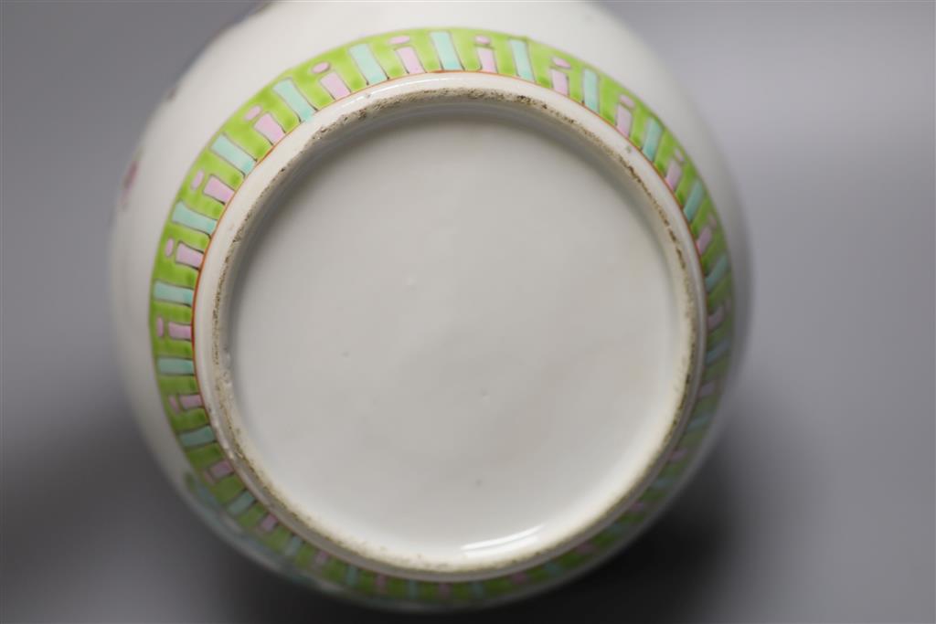 A Chinese famille rose jar and cover, early 20th century, height 19cm